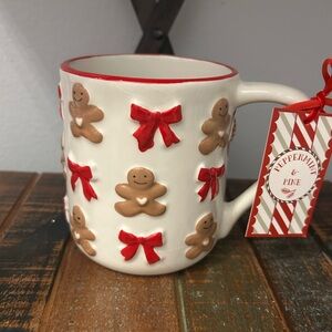 Peppermint & Pine Gingerbread Man And Red Bows Mug Christmas Gingerbread NEW